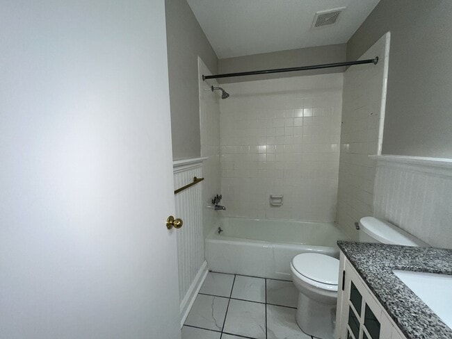 Building Photo - 1212 Schaub Dr