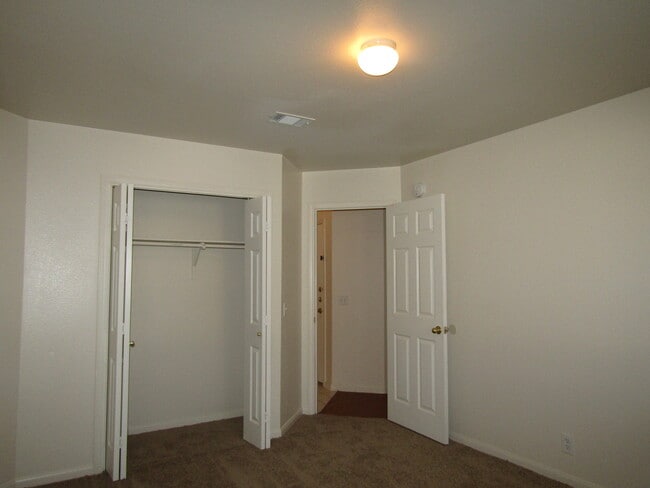 Building Photo - 122 Little Lake Rd