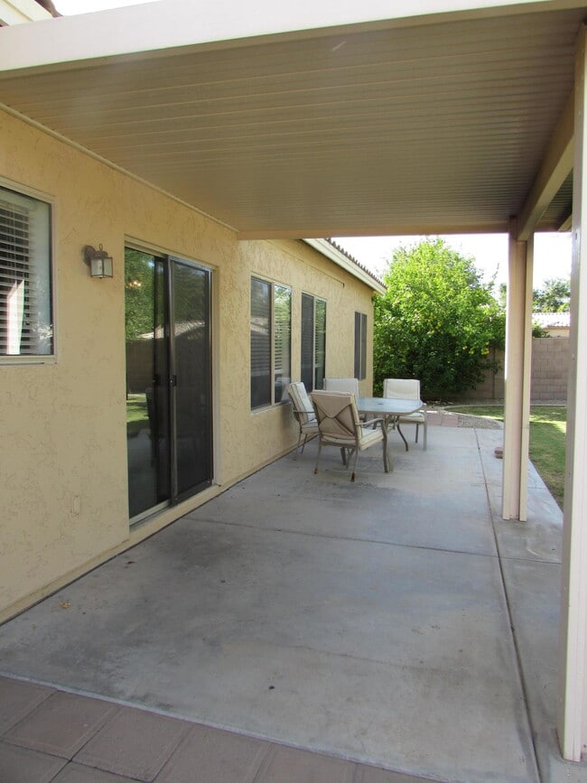 Building Photo - 1042 E Canyon Way