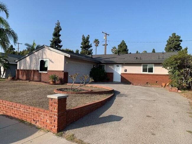 Building Photo - FANTASTIC 4BD 2BA HOUSE FOR LEASE ON CUL D...