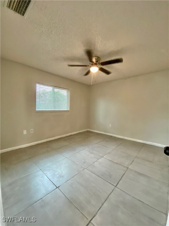 Building Photo - 1534 Oak Dr