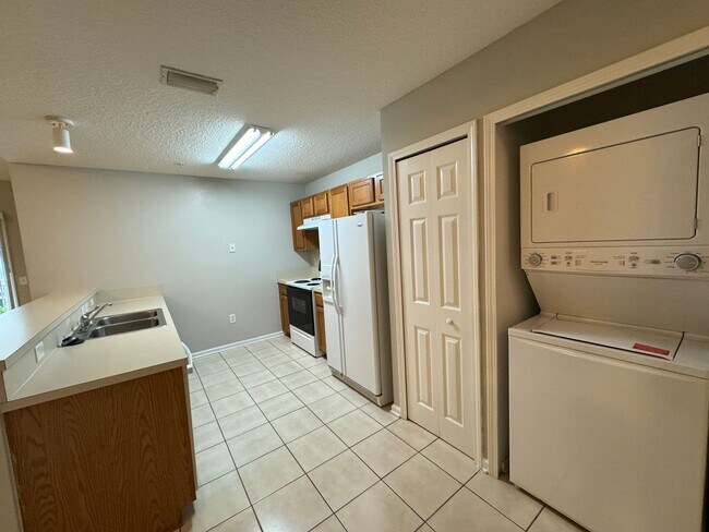 Building Photo - Move In Special! 1/2 Off 1st Months Rent