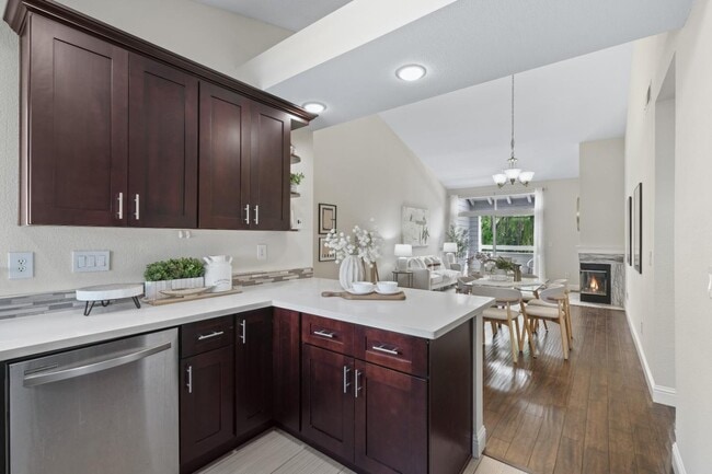 Building Photo - 1735 Parkview Green Cir