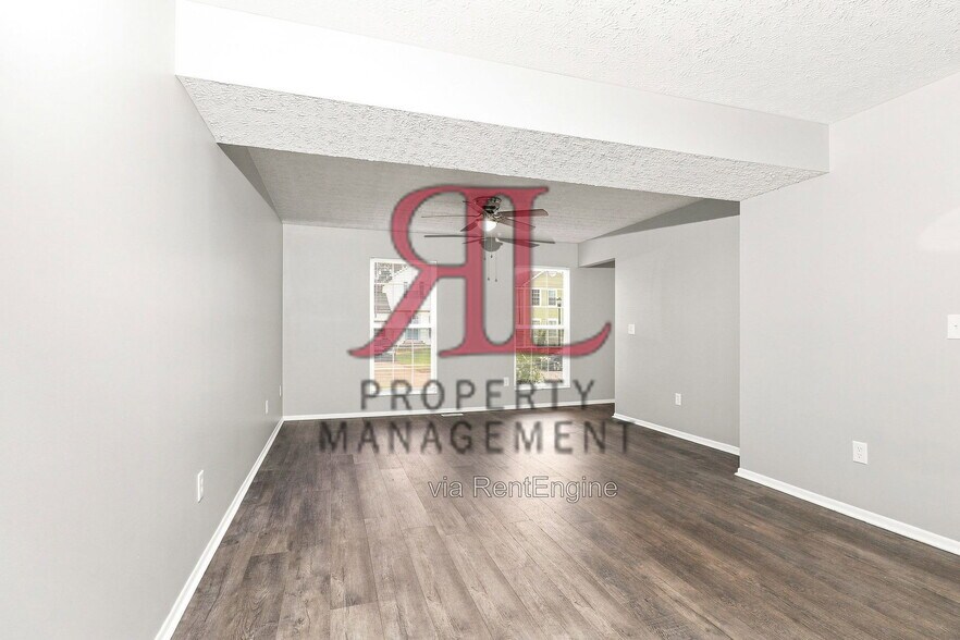 Building Photo - 900 Robmeyer Dr