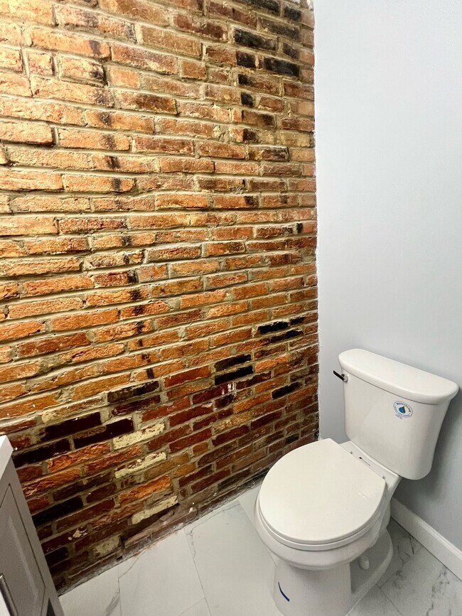 Building Photo - 1212 W Lombard St