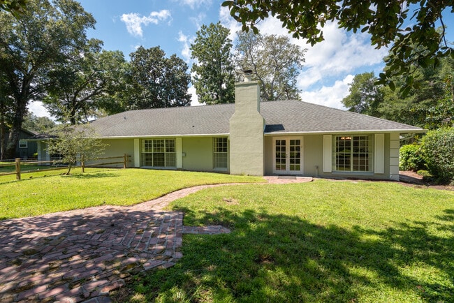 Building Photo - 119 Rio Pinar Dr