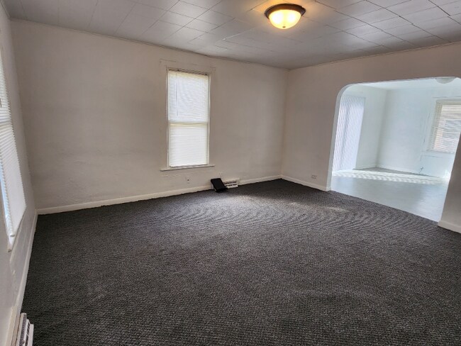 Building Photo - 612 6th St SW