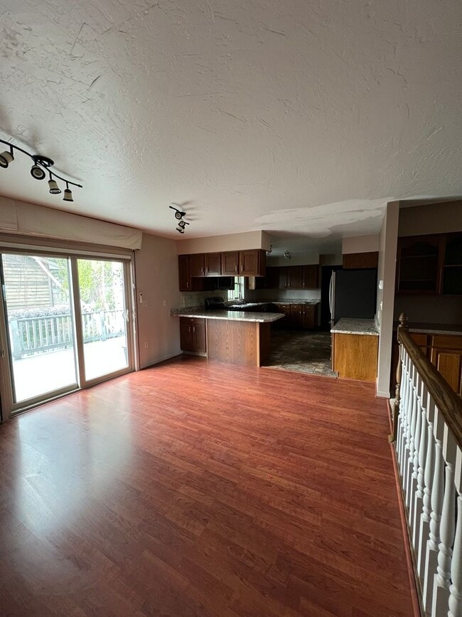 Building Photo - Humbolt Lp condos