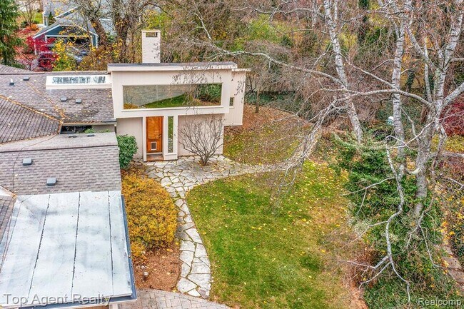 Building Photo - 5760 Snowshoe Cir