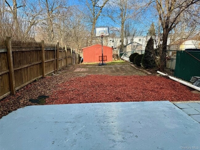 Building Photo - 10 Chaucer Ct