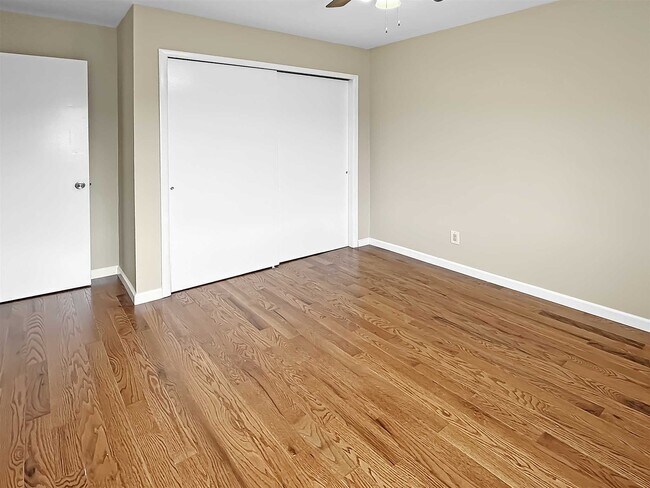 Building Photo - 5305 Chelsea Cove N