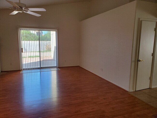 Building Photo - 510 W Sereno Dr