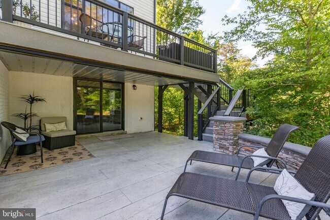 Building Photo - 15 Grove Ln