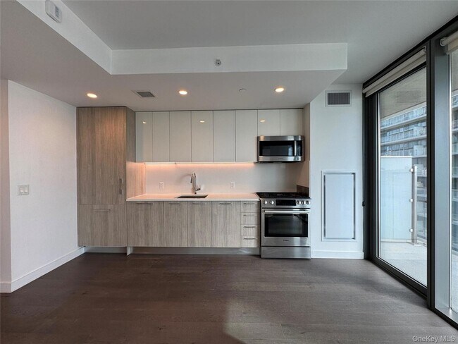 Building Photo - 131-03 40th Rd