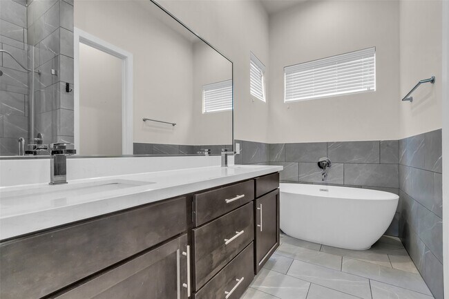 Building Photo - 144 Knightsbridge Park Ln