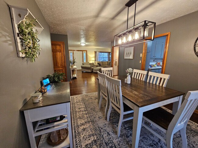 Building Photo - Christiansburg, 3 BR / 2.5 BA, Available A...