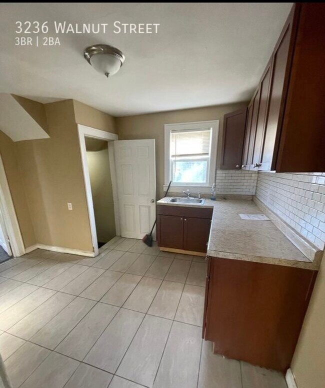 Building Photo - 3236 Walnut St