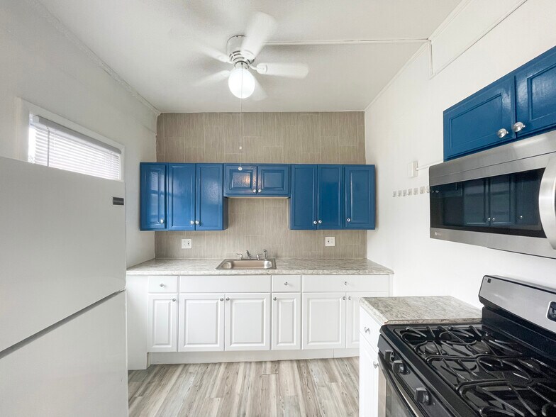 Primary Photo - 5809 Hobart St