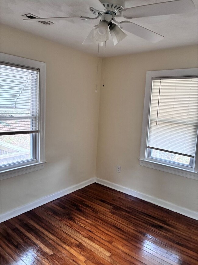 Building Photo - 840 32nd St