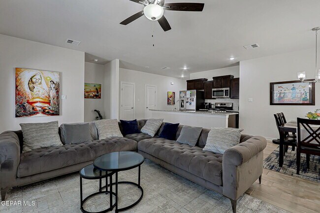 Building Photo - 532 Oakmont