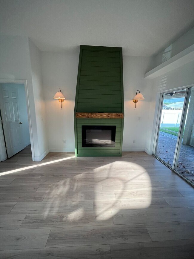 Building Photo - Convenient 3/2/2 PSL Home with Backyard Oa...
