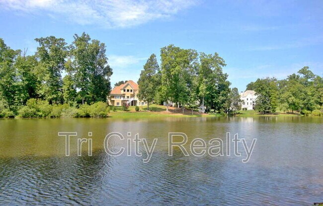Building Photo - 250 Moss Creek Walk
