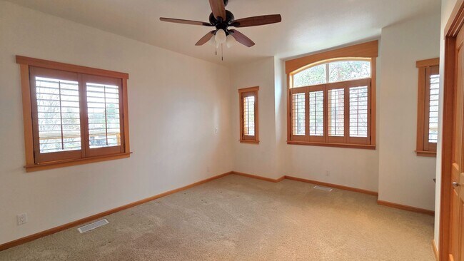 Building Photo - Beautiful Corner Unit Condo in Downtown Coeur d'Alene