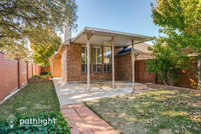 Building Photo - 2885 Ridgedale Dr