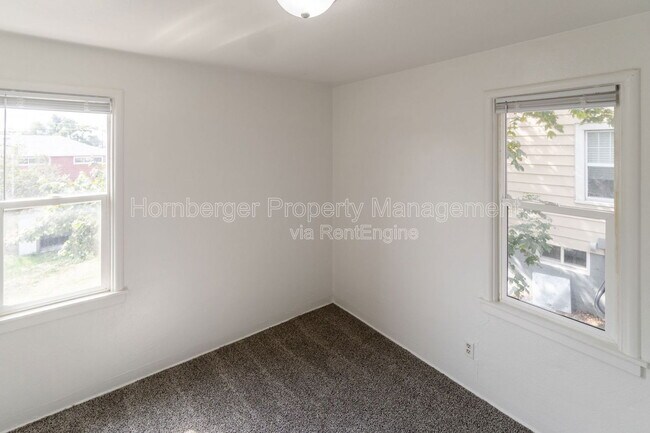 Building Photo - 328 E Rockwell Ave