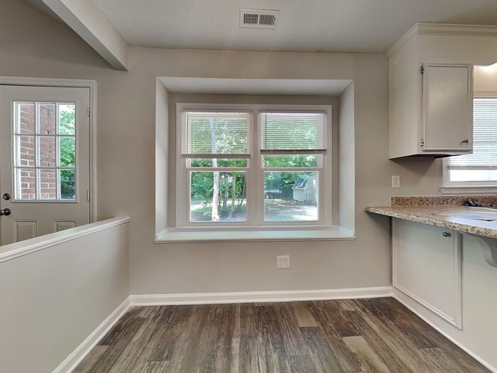 Building Photo - 6515 Birdsong Ln