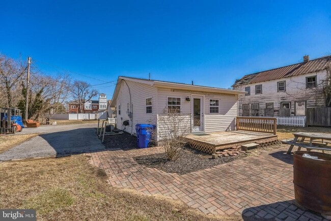 Building Photo - 18623 Bells Hotel Pl