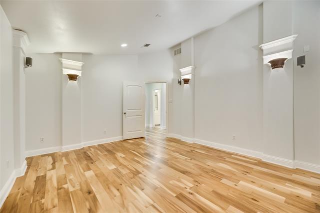 Building Photo - 6755 San Fernando