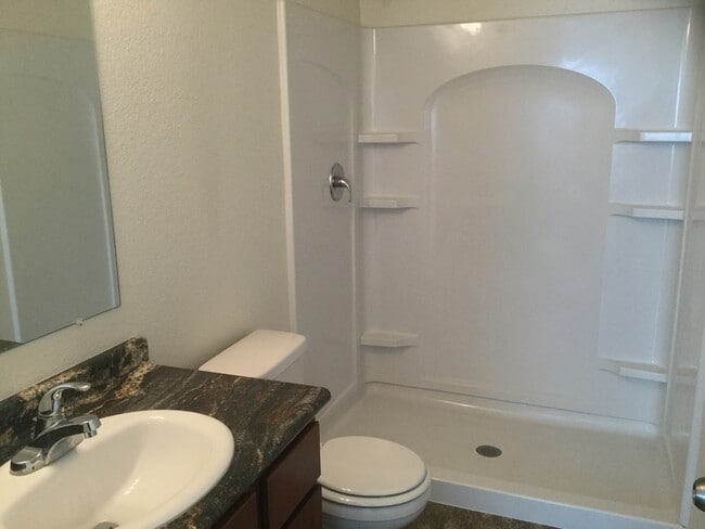 Building Photo - 3 BEDROOM 2.5 BATHROOM SADDLE RIDGE TOWNHOUSE