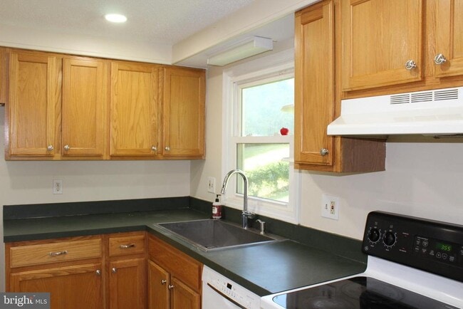 Building Photo - 5702 Goucher Dr