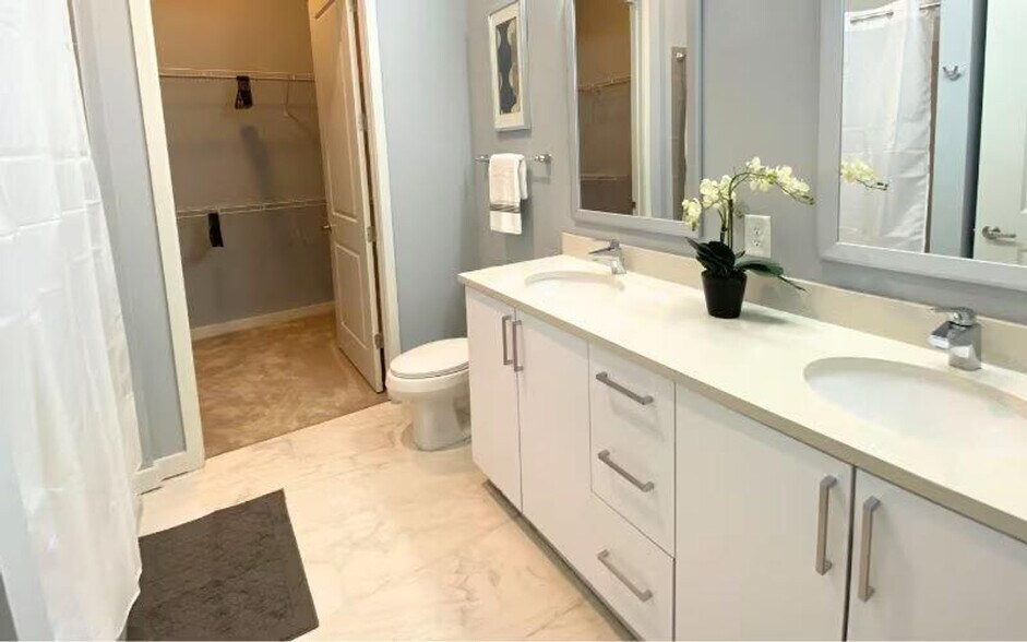 Building Photo - 225 Sandy Springs Cir