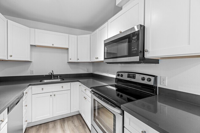 Building Photo - Madison View