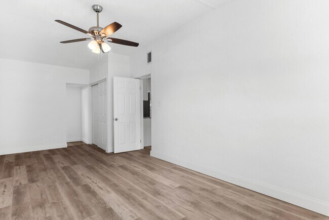 Building Photo - 1134 NW 18th Ave