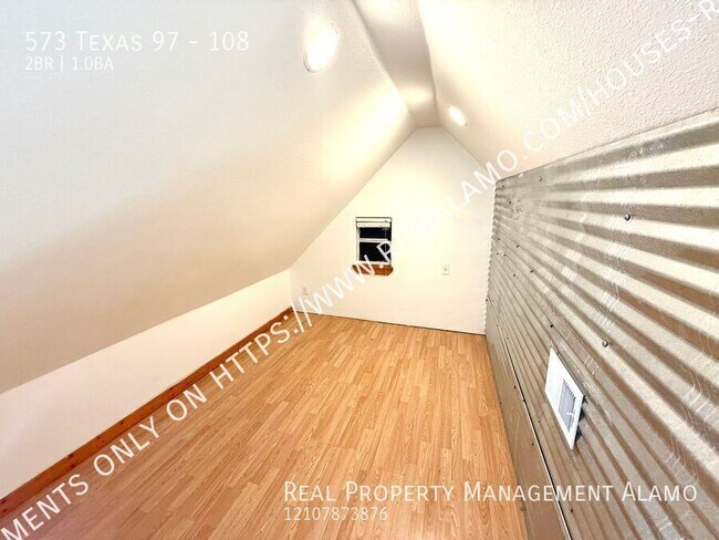 Building Photo - 573 TX-97