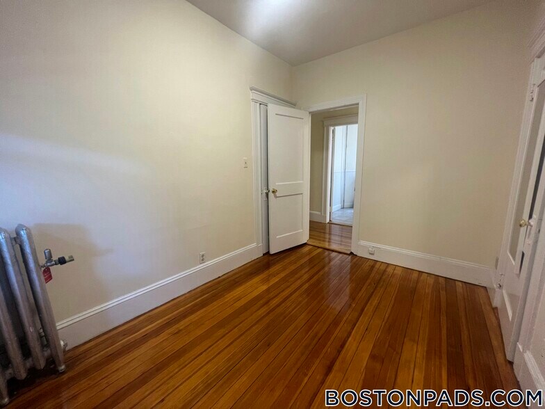 Building Photo - 143 Freeman St