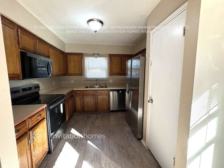 Building Photo - 6403 Walnut Springs Dr