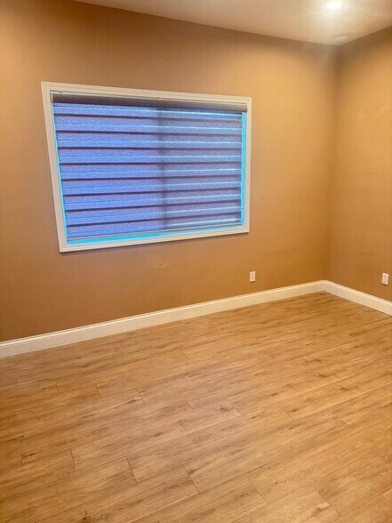 Building Photo - 3488 Riverside Dr