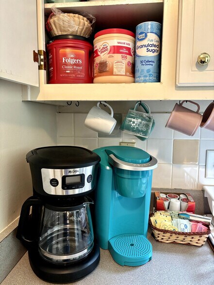 Building Photo - 1870 Mary Ellen Dr