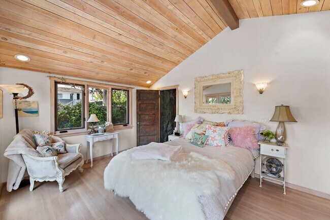 Building Photo - Ever dreamed of living under the sea?!
