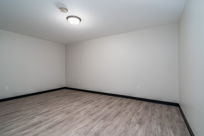 Building Photo - 4 Bedroom, 3 Bathroom Single Family Home