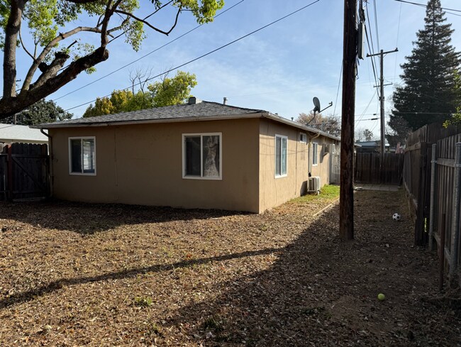 Building Photo - 4590-4592 73rd St, Sacramento, CA 95820