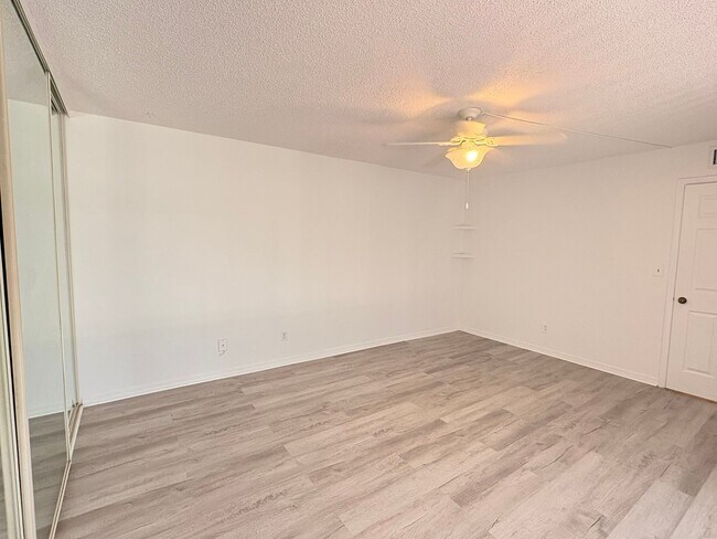 Building Photo - 5584 Malt Dr