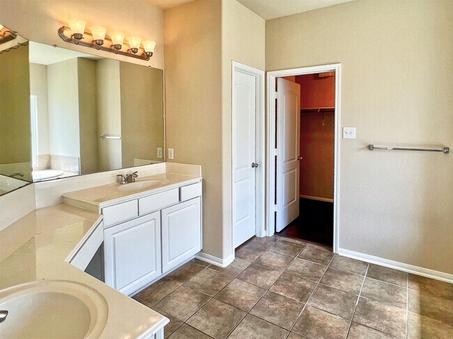 Building Photo - 19003 Piper Hill Ln