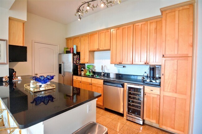 Building Photo - 3225 Turtle Creek Blvd Blvd