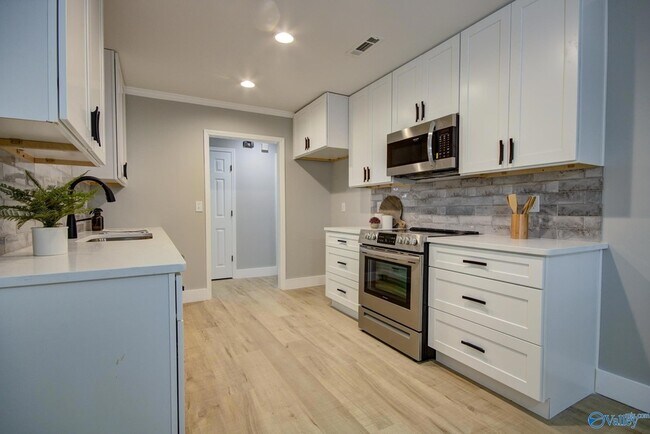 Building Photo - 205 Jarrett Ln