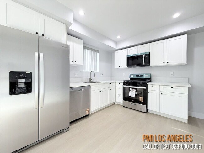 Building Photo - 208 1/2 E 87th St